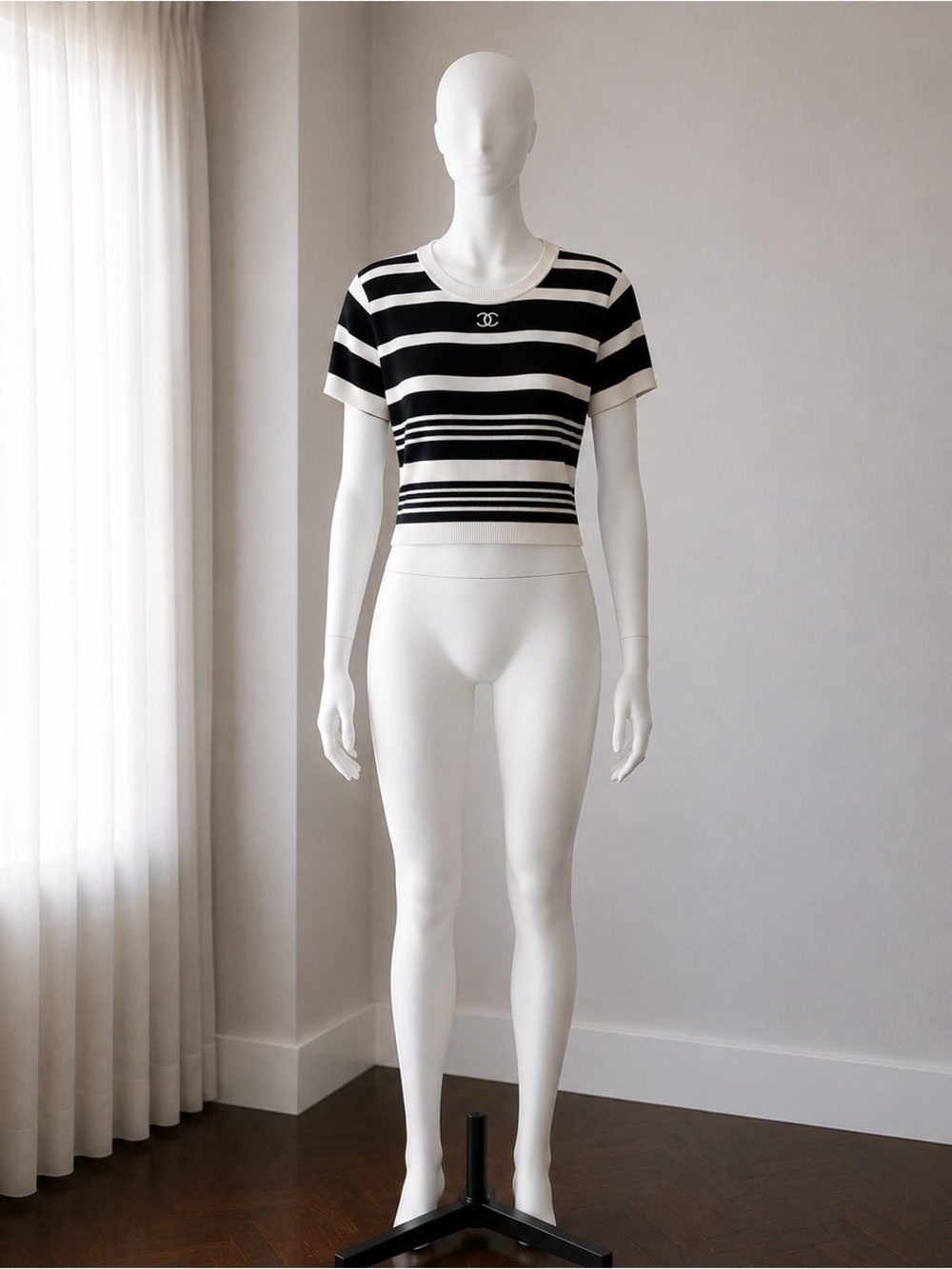 Vintage CC embroidered Black and White Striped Cropped Knit Top Small